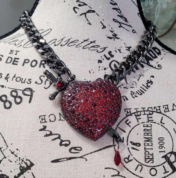 Betsey Johnson Red Pave Crystal Heart Necklace - Picture 6 of 8